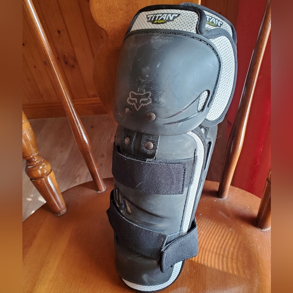 Bauer Roller Blades with Fox Knee/Shin Guards Bundleππ - Picture 7 of 8